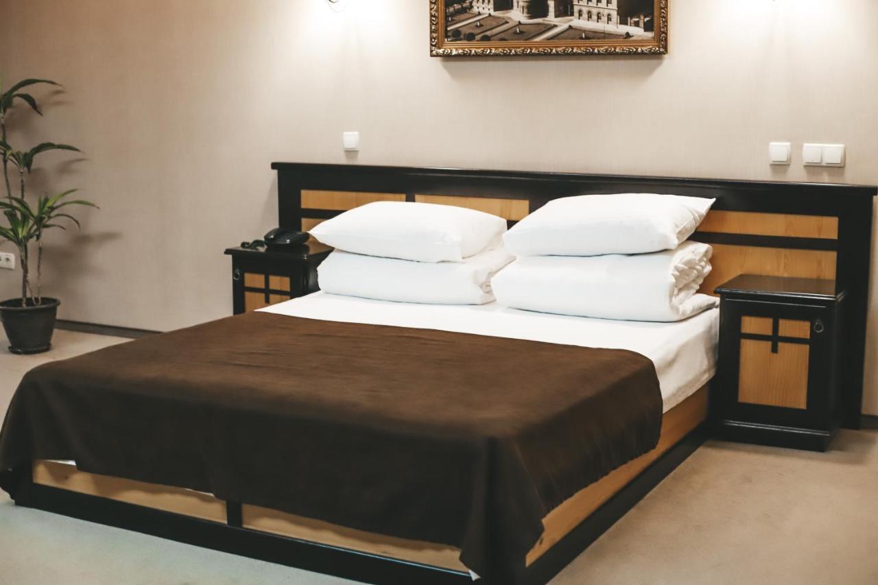 Georg Palace Hotel TTchernivtsi Extérieur photo