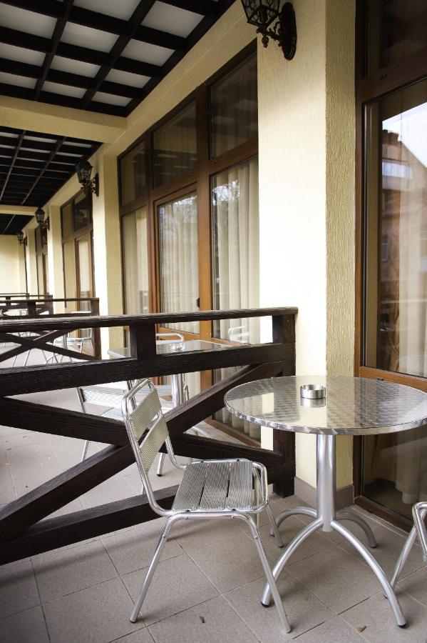 Georg Palace Hotel TTchernivtsi Extérieur photo