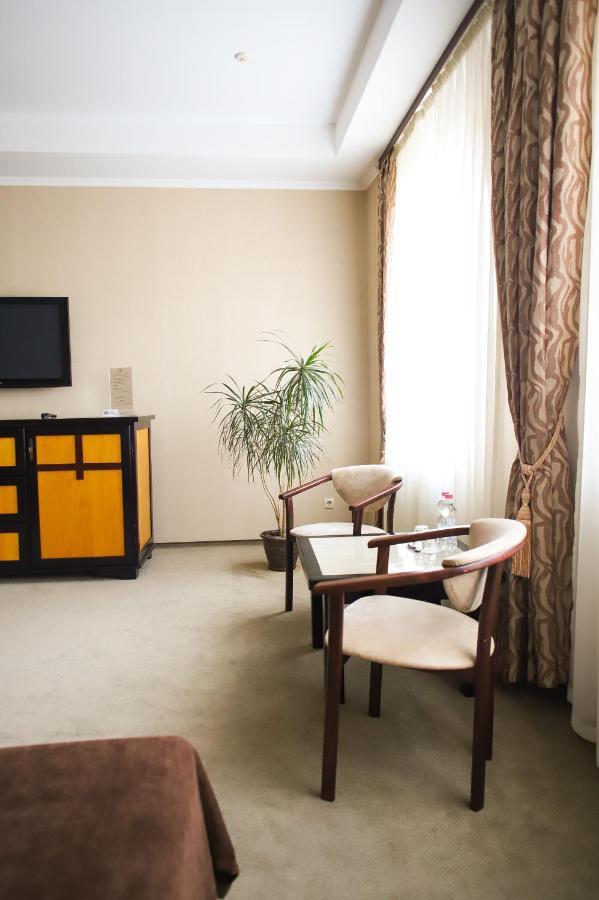 Georg Palace Hotel TTchernivtsi Extérieur photo