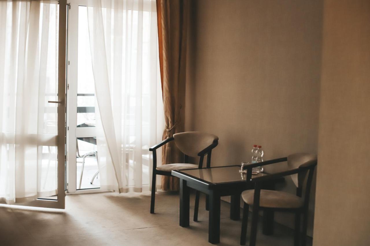 Georg Palace Hotel TTchernivtsi Extérieur photo