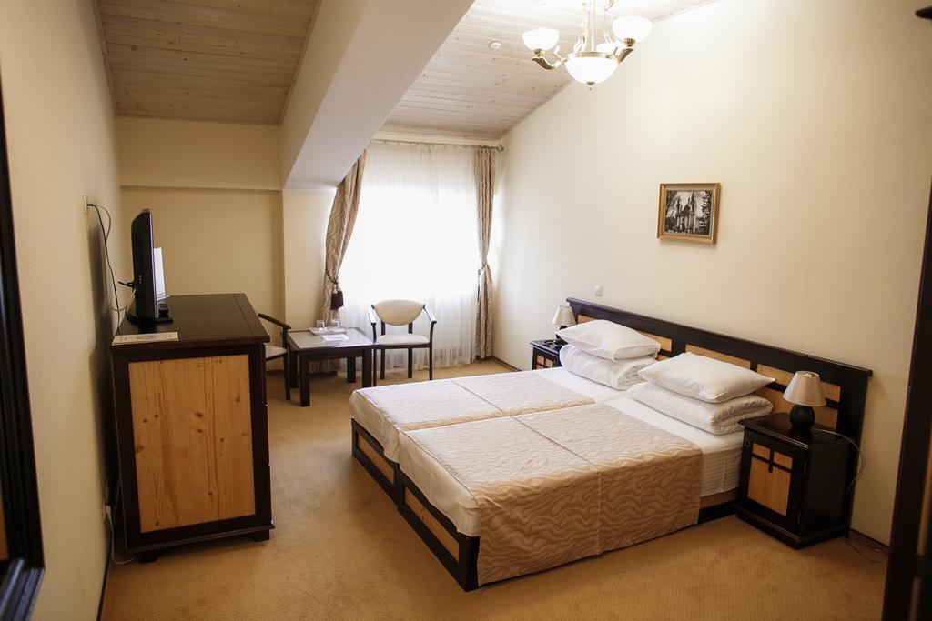Georg Palace Hotel TTchernivtsi Extérieur photo