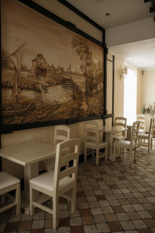 Georg Palace Hotel TTchernivtsi Extérieur photo
